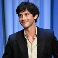 Logan Lerman pourrait porter le reboot du film 13 Going On 30 pour Netflix